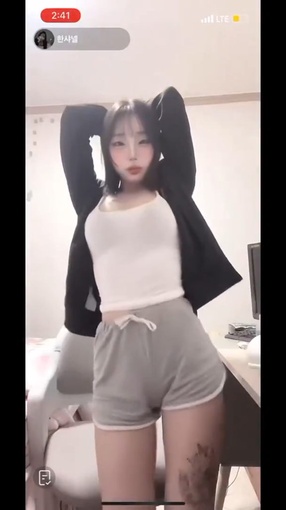 한국야동-일명 반창고녀로 유명한 틱톡커 대구 불주먹